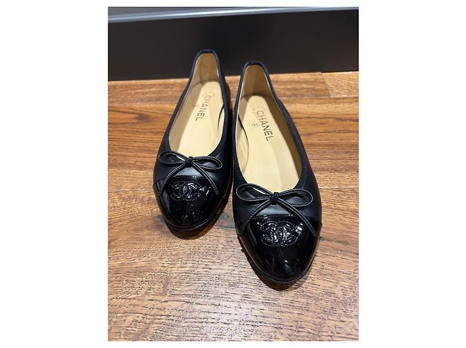 Chanel Bailarinas de punta reforzada en cuero negro - vista 2