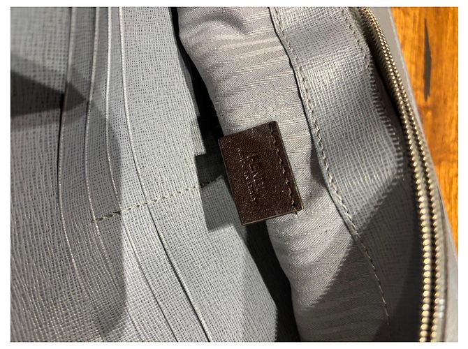 Fendi Clutch a Busta in Pelle Grigia Grigio - vista 3