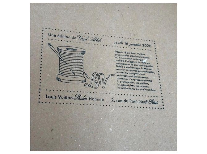 Louis Vuitton Horloge Murale Monogramme Édition Limitée Gris - vue 6