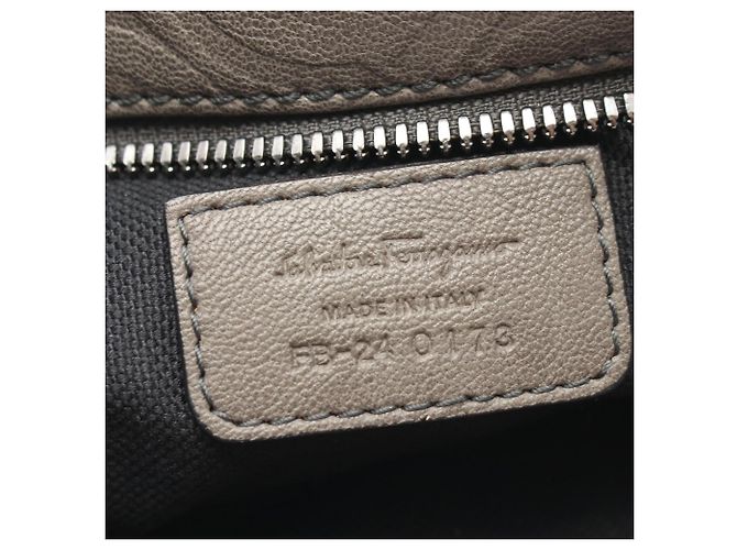 Borsa a tracolla Salvatore Ferragamo Gancini in pelle grigia - vista 4