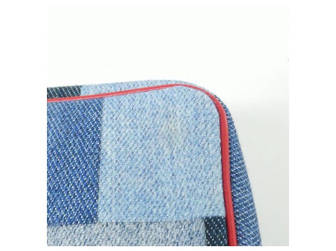 Louis Vuitton Denim Monogram Micro Pochette Accessoires Azul - vista 4
