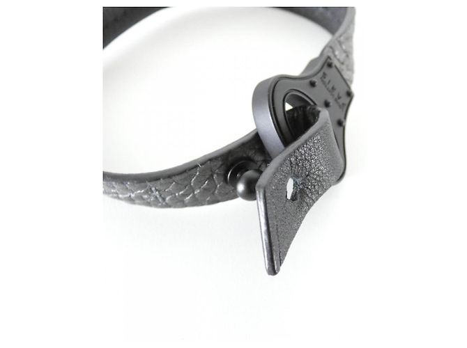 Bracciale Charm Louis Vuitton Nero - vista 3