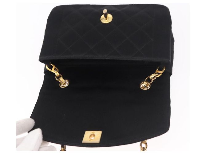 CHANEL Matelasse Chain Shoulder Bag Satin Black Gold CC Auth 187299V Nero D'oro - vista 10