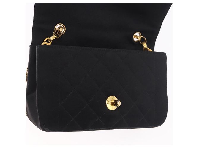 CHANEL Matelasse Chain Shoulder Bag Satin Black Gold CC Auth 187299V Nero D'oro - vista 19