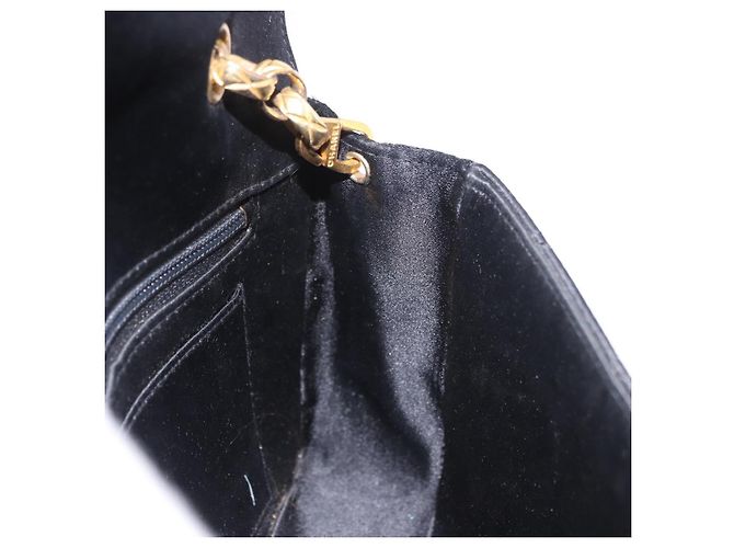 CHANEL Matelasse Chain Shoulder Bag Satin Black Gold CC Auth 187299V Nero D'oro - vista 22