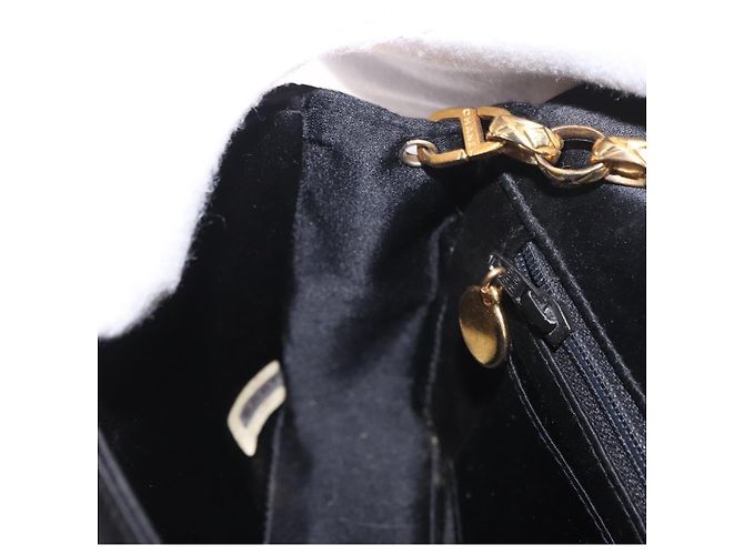 CHANEL Matelasse Chain Shoulder Bag Satin Black Gold CC Auth 187299V Nero D'oro - vista 23