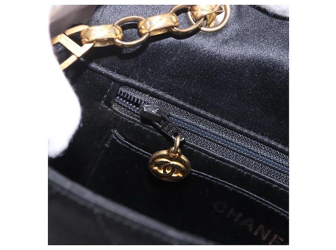 CHANEL Matelasse Chain Shoulder Bag Satin Black Gold CC Auth 187299V Nero D'oro - vista 24