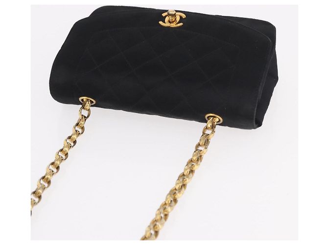 CHANEL Matelasse Chain Shoulder Bag Satin Black Gold CC Auth 187299V Nero D'oro - vista 6