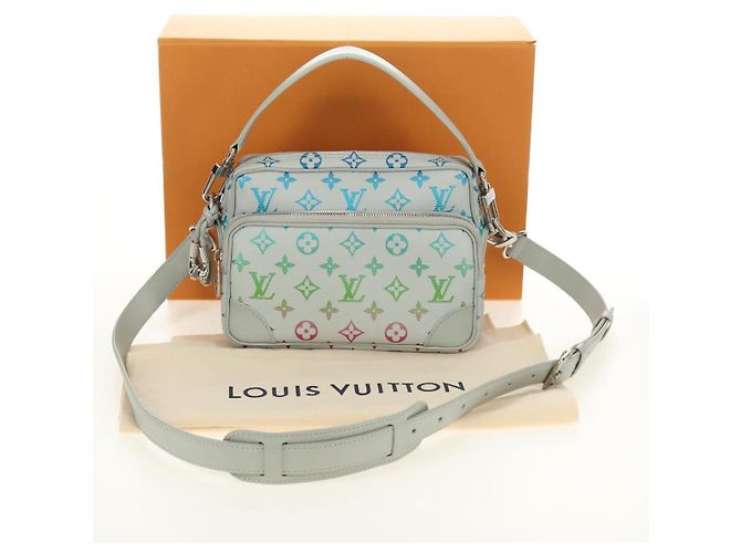 LOUIS VUITTON Borsa a Spalla Monogram Iridescent Nile Grigio M13897 LV Auth 188885SAM Marrone Monogramma - vista 12