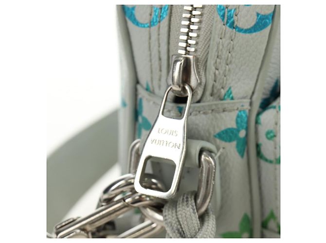 LOUIS VUITTON Borsa a Spalla Monogram Iridescent Nile Grigio M13897 LV Auth 188885SAM Marrone Monogramma - vista 24