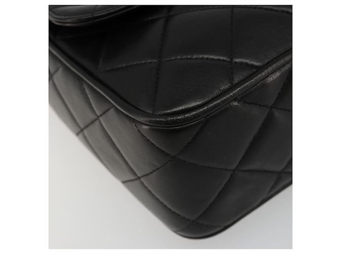 CHANEL Bolso de Hombro con Cadena de Piel de Cordero Negro y Oro Matelasse CC Auth yk20568SAV Dorado - vista 15