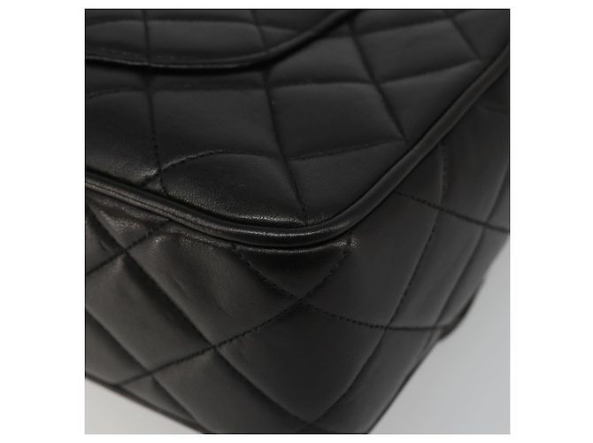CHANEL Bolso de Hombro con Cadena de Piel de Cordero Negro y Oro Matelasse CC Auth yk20568SAV Dorado - vista 16