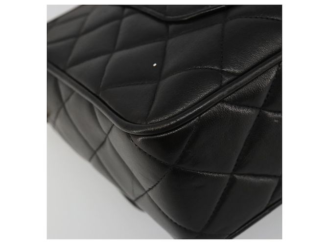 CHANEL Bolso de Hombro con Cadena de Piel de Cordero Negro y Oro Matelasse CC Auth yk20568SAV Dorado - vista 17