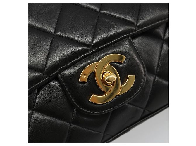 CHANEL Bolso de Hombro con Cadena de Piel de Cordero Negro y Oro Matelasse CC Auth yk20568SAV Dorado - vista 18