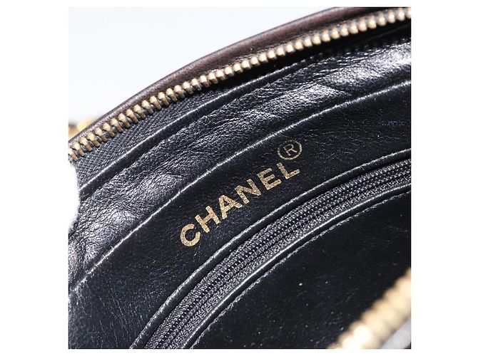 CHANEL Bolso de Hombro con Cadena de Piel de Cordero Negro y Oro Matelasse CC Auth yk20568SAV Dorado - vista 19