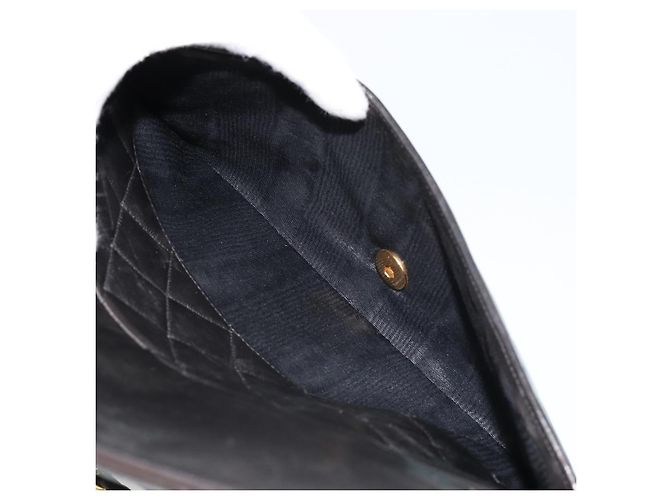 CHANEL Bolso de Hombro con Cadena de Piel de Cordero Negro y Oro Matelasse CC Auth yk20568SAV Dorado - vista 25