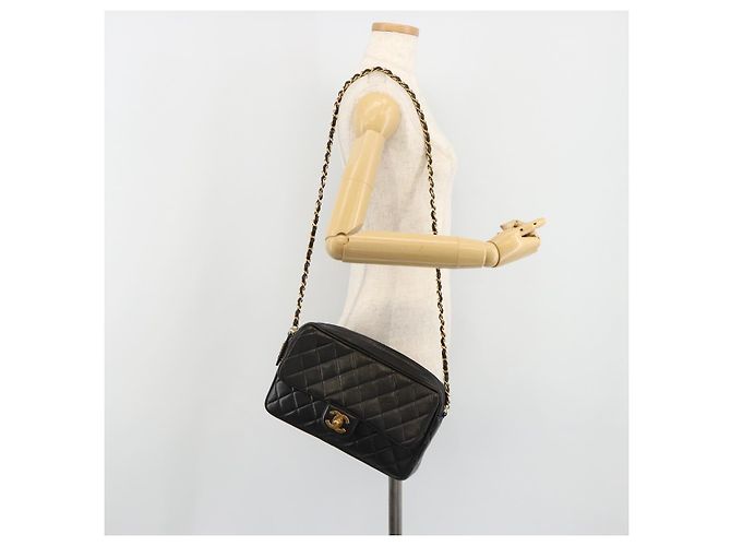 CHANEL Bolso de Hombro con Cadena de Piel de Cordero Negro y Oro Matelasse CC Auth yk20568SAV Dorado - vista 26