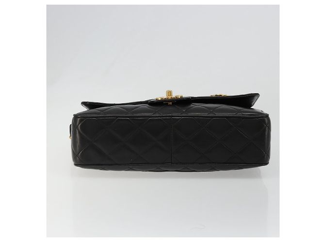 CHANEL Bolso de Hombro con Cadena de Piel de Cordero Negro y Oro Matelasse CC Auth yk20568SAV Dorado - vista 5