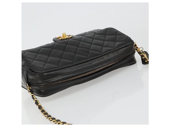 CHANEL Bolso de Hombro con Cadena de Piel de Cordero Negro y Oro Matelasse CC Auth yk20568SAV Dorado - vista 6