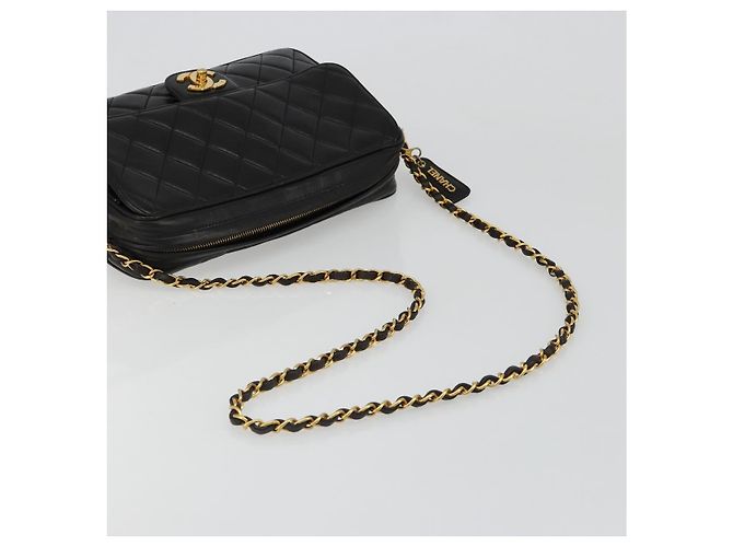 CHANEL Bolso de Hombro con Cadena de Piel de Cordero Negro y Oro Matelasse CC Auth yk20568SAV Dorado - vista 7