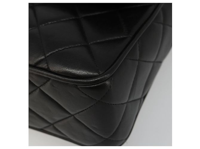 CHANEL Bolso de Hombro con Cadena de Piel de Cordero Negro y Oro Matelasse CC Auth yk20568SAV Dorado - vista 9