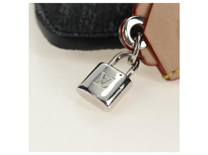 LOUIS VUITTON Monogram Eclipse Vivienne Fashionista Charm M02994 Auth 187602SM Monograma - vista 10