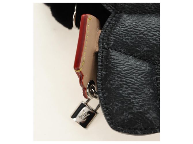 LOUIS VUITTON Monogram Eclipse Vivienne Fashionista Charm M02994 Auth 187602SM Monograma - vista 14