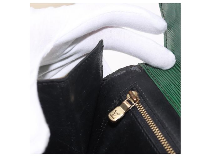LOUIS VUITTON Epi Montaigne 27 Clutch Verde M52654 LV Auth 188920 - vista 11