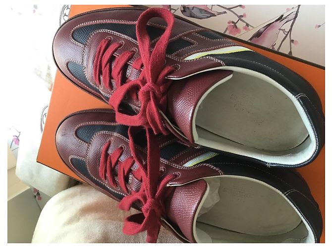 Hermès Boomerang Sneakers Pelle Bordeaux Blu 39.5 Bianco Bordò Blu scuro - vista 4