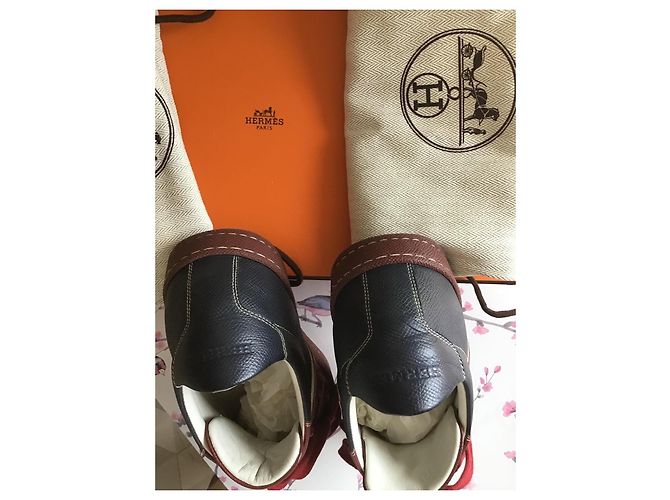 Hermès Boomerang Sneakers Pelle Bordeaux Blu 39.5 Bianco Bordò Blu scuro - vista 9