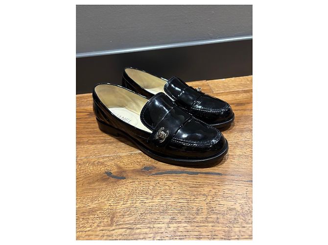 Chanel Mocassini in vernice nera CC Nero - vista 2