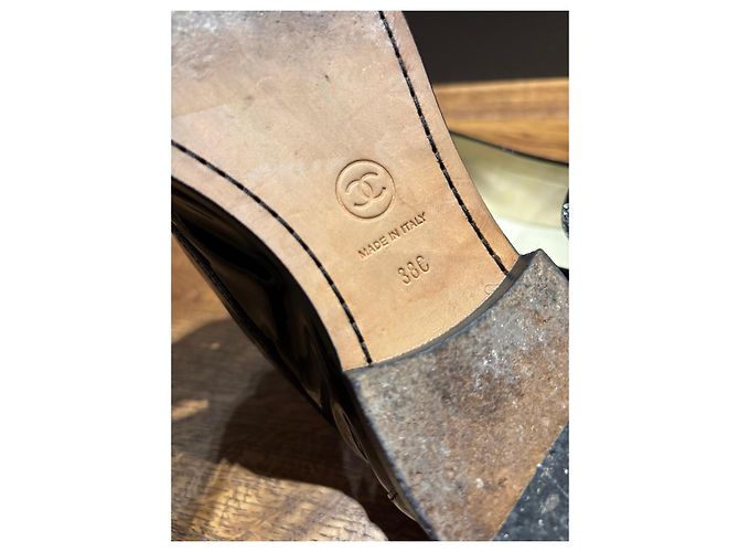 Chanel Mocassini in vernice nera CC Nero - vista 3