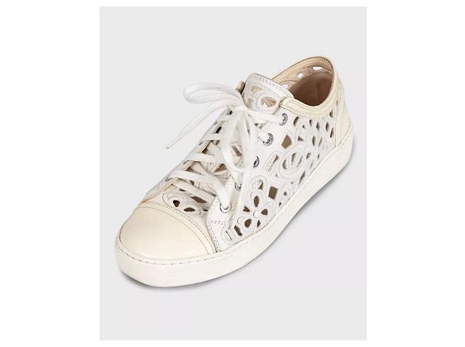 Sneakers Chanel White Perforated Textile Lace-Up EU 38 usate - vista 3