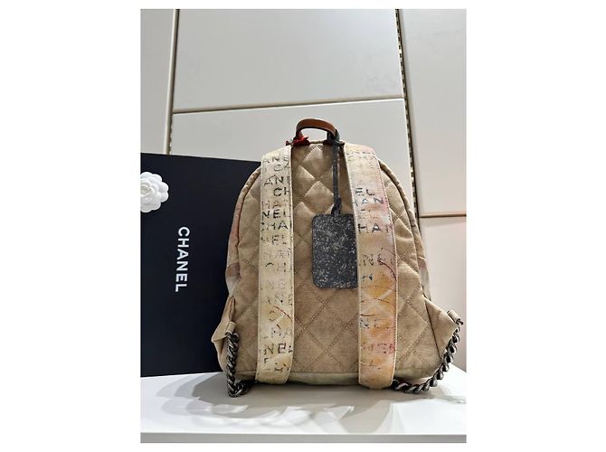 Zaino Chanel Graffiti Canvas & Leather Beige Usato - vista 3