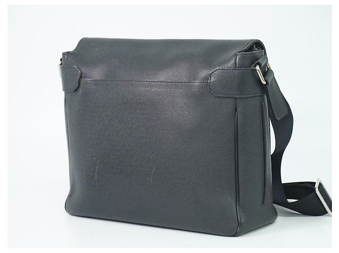 Louis Vuitton Roman in pelle Taiga MM Blu navy - vista 2