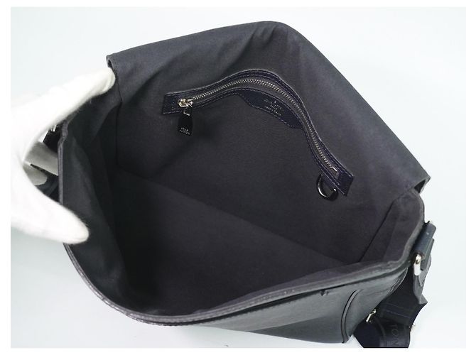 Louis Vuitton Roman in pelle Taiga MM Blu navy - vista 5