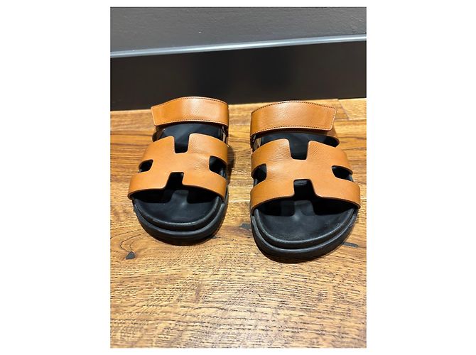 Hermès Sandali Chypre in pelle marrone - vista 13
