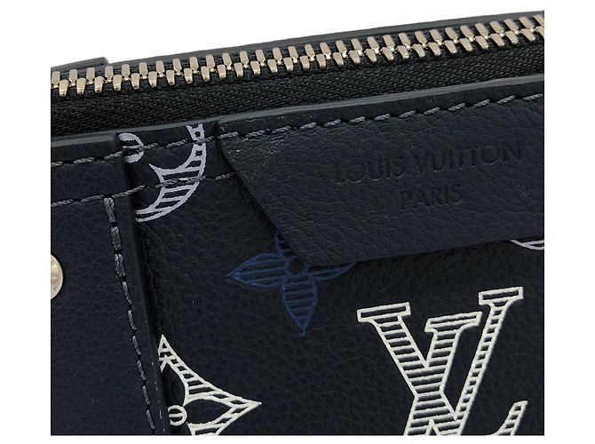 Borsa Louis Vuitton Monogram Shadow City Keepall Boston Blu navy - vista 3