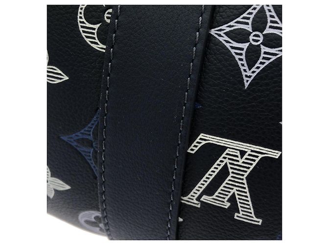 Borsa Louis Vuitton Monogram Shadow City Keepall Boston Blu navy - vista 4