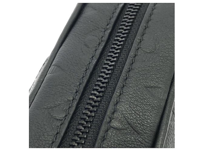 Borsa a tracolla Louis Vuitton Monogram Shadow Trocadero Nero - vista 5