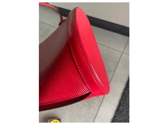 Borsa Louis Vuitton Epi Cluny Rossa Rosso - vista 14