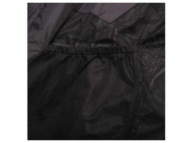 Impermeable ligero con vuelo Issey Miyake Negro - vista 10