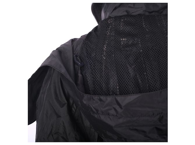 Impermeable ligero con vuelo Issey Miyake Negro - vista 11