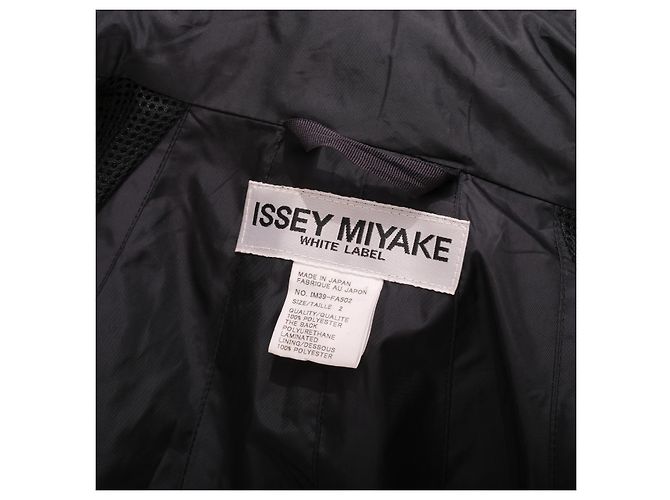 Impermeable ligero con vuelo Issey Miyake Negro - vista 12
