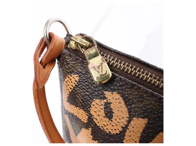 Borsa Louis Vuitton Pochette Accessoire Monogram Graffiti Marrone M92193 - vista 8
