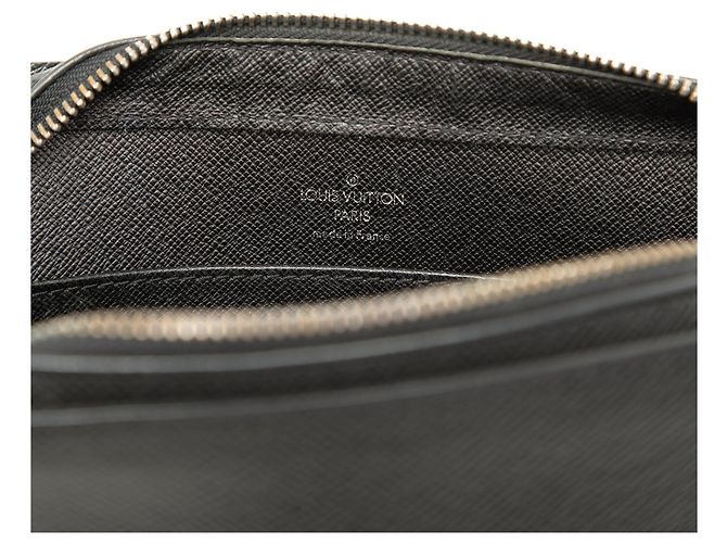 Pochette Baikal in pelle Taiga nera Louis Vuitton Nero - vista 5