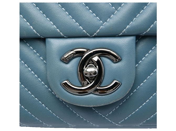 Chanel Blue Large Lambskin CC Crossing Flap - vista 5