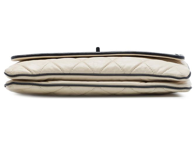 Chanel White Quilted Aged Lambskin Reissue 2.55 East West Flap Bianco Crudo - vista 3