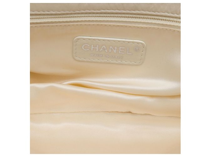 Chanel White Quilted Aged Lambskin Reissue 2.55 East West Flap Bianco Crudo - vista 4