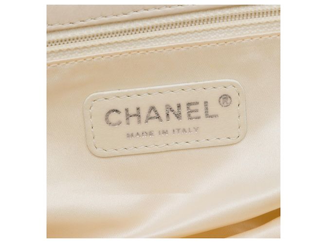 Chanel White Quilted Aged Lambskin Reissue 2.55 East West Flap Bianco Crudo - vista 5